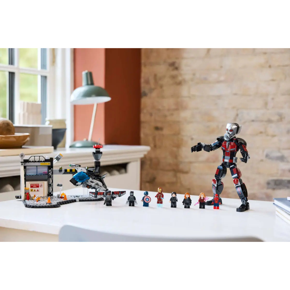 LEGO Marvel Captain America Civil War Action Battle Building Toy Set (736-Pieces)