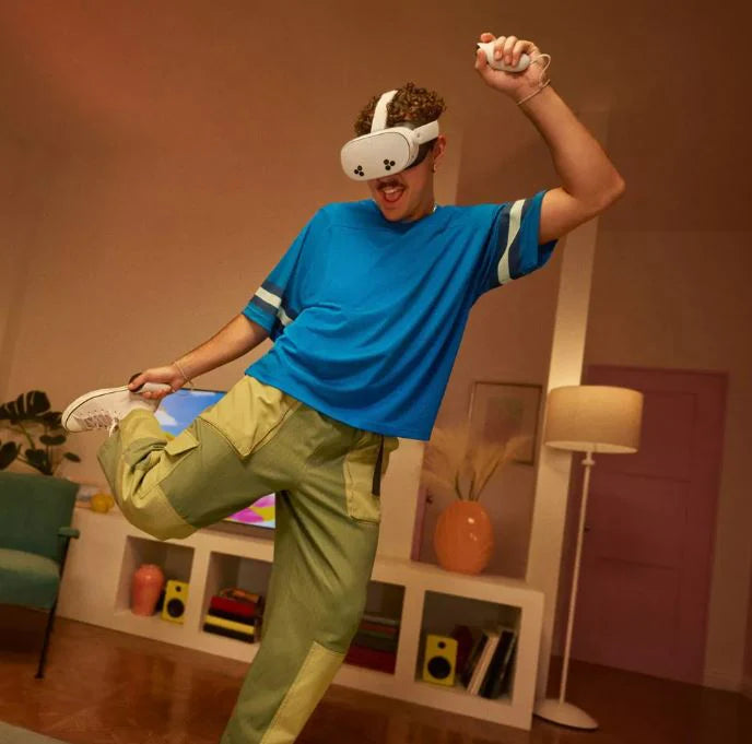 Bundle: Meta Quest 3 512 GB Virtual Reality Headset + Meta Quest Carrying Case for Quest 3/3S - Gray