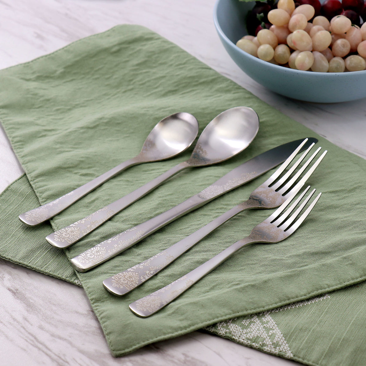 Gibson Home 13851021 Bishop Hill Floral Flatware Set (20 Pieces) - Silver