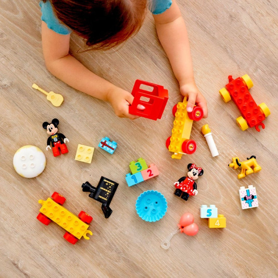 Juego de construcción de tren de cumpleaños de Mickey y Minnie LEGO DUPLO (22 piezas)