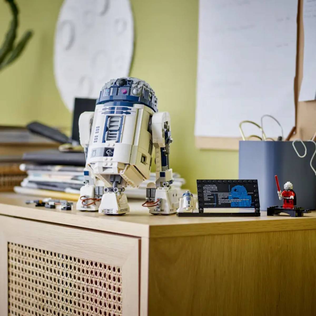 LEGO R2-D2 Building Toy Set (1050-Pieces)