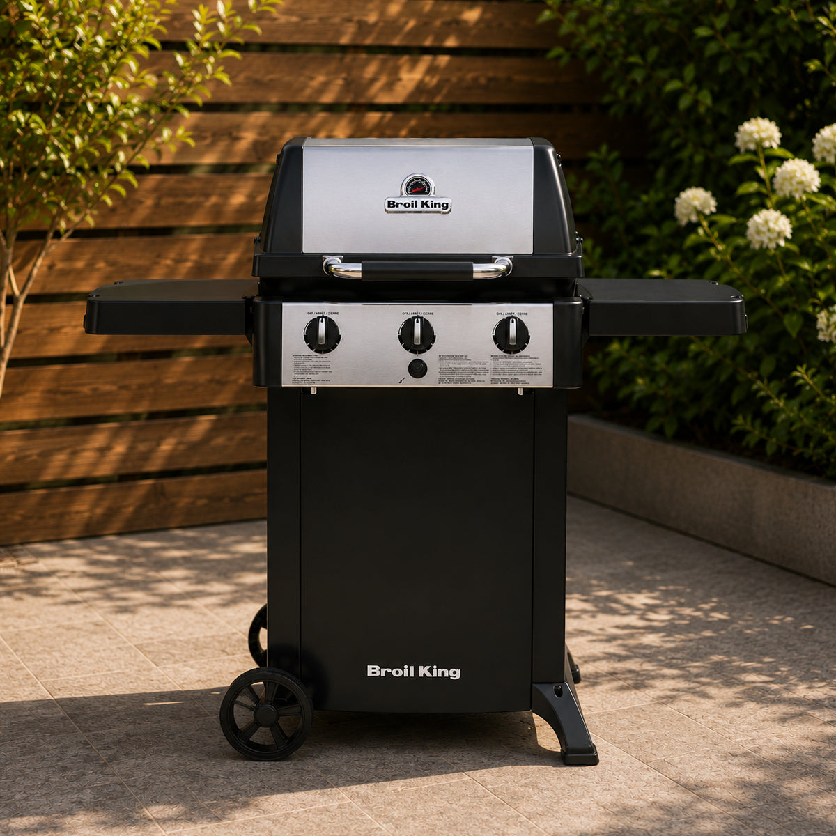 Parrilla de propano líquido Broil King Gem 320 814154 con revestimiento resistente al óxido, acero inoxidable y color negro
