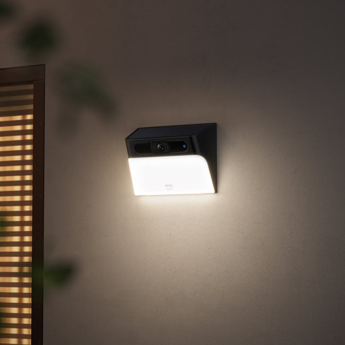 eufy S120 2K Solar Wall Light Cam with Night Vision - Black/White