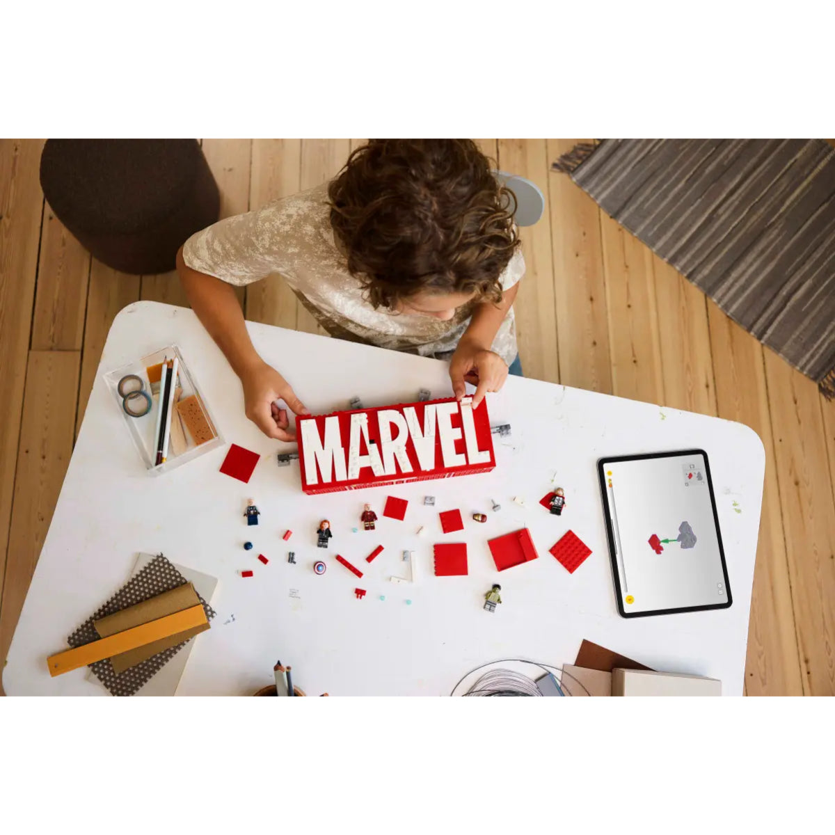 LEGO Marvel Logo & Minifigures Building Toy Set (932-Pieces)