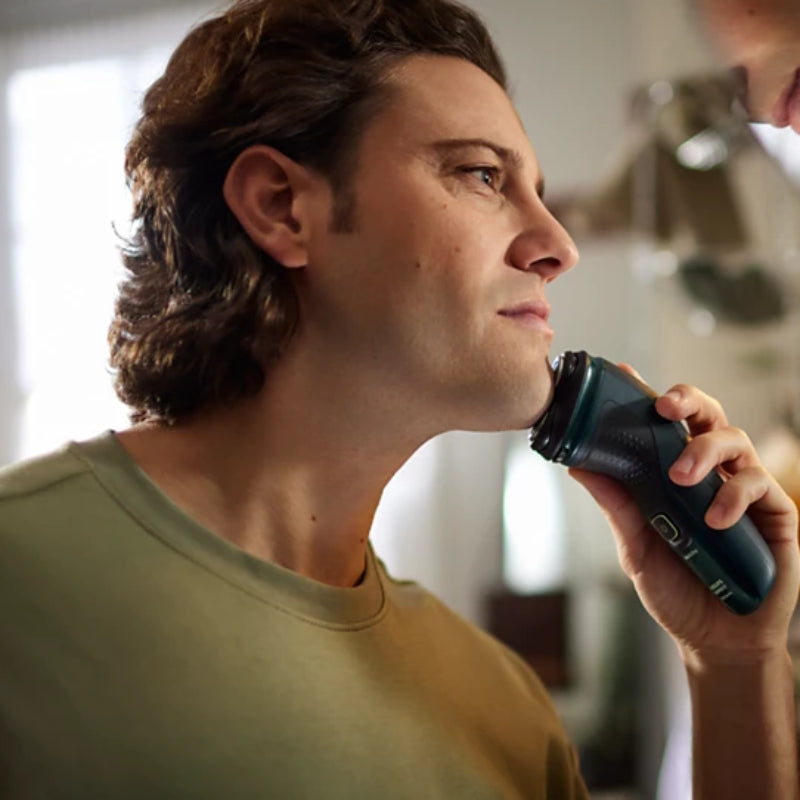 Philips Norelco 2600 Wet and Dry Electric Shaver