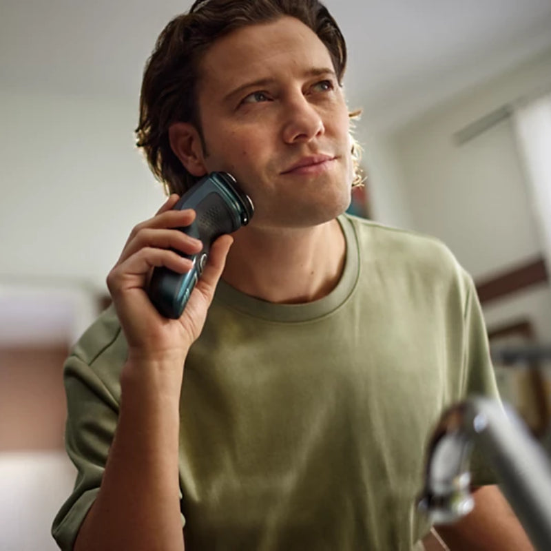 Philips Norelco 2600 Wet and Dry Electric Shaver