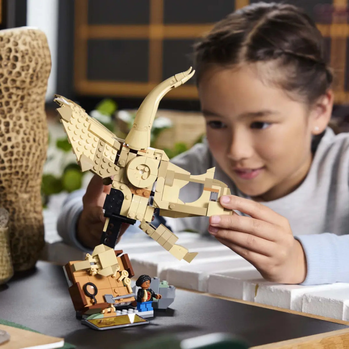 LEGO Jurassic World Dinosaur Fossils Triceratops Skull Building Toy Set (468-Pieces)