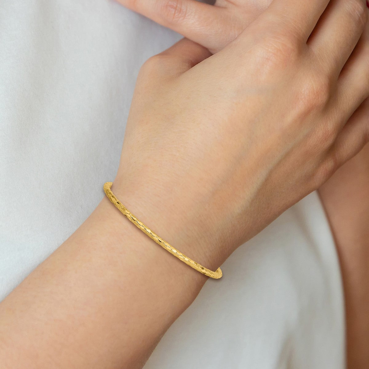 14K Women's 8" Textured Bangle Bracelet in 14K Yellow Gold