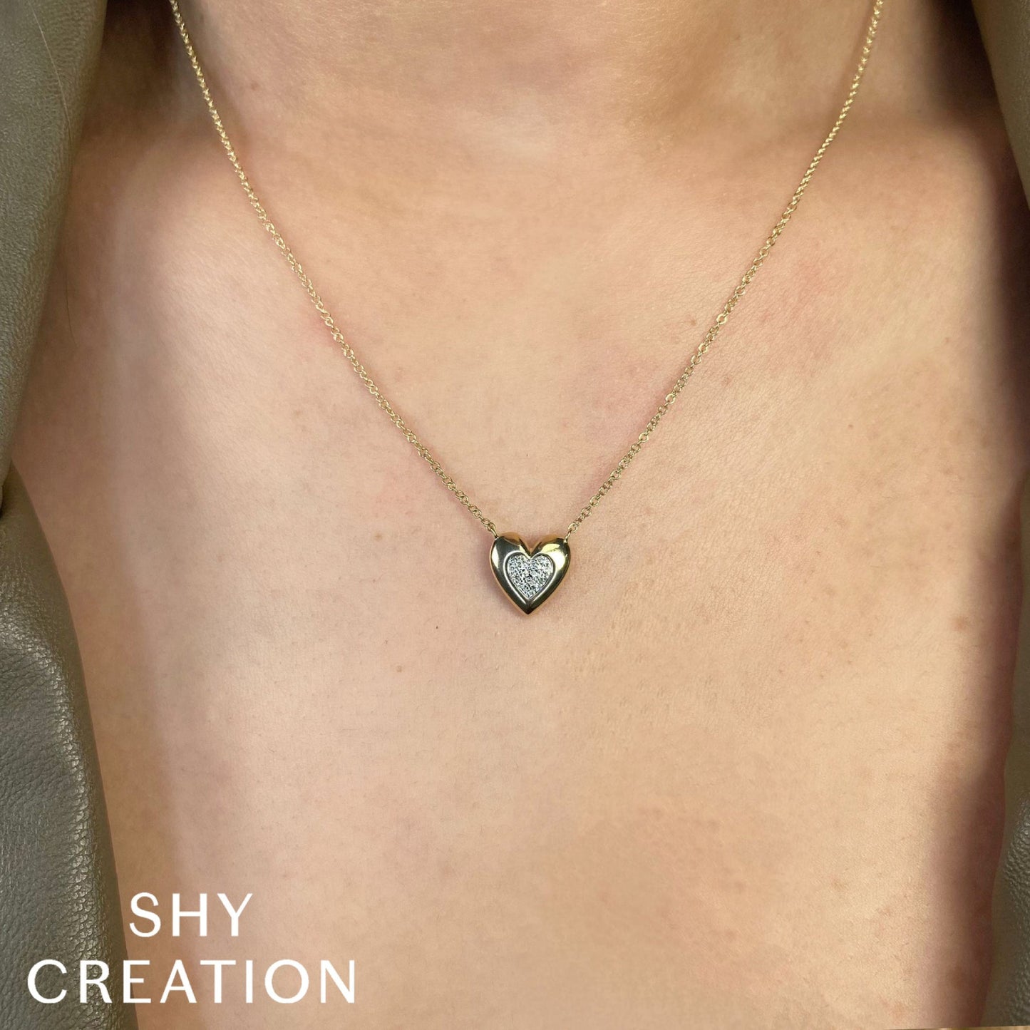 Collar de oro amarillo de 14 k con forma de corazón y diamantes de 0,04 ct para mujer de Shy Creation Kate