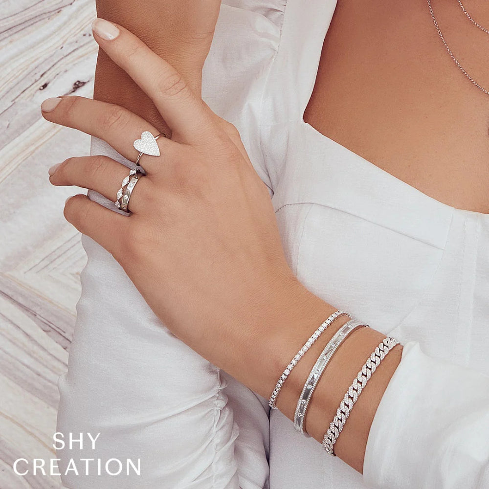 Anillo de oro blanco de 14 quilates con pavé de diamantes en forma de corazón de 0,26 ct de Shy Creation Kate