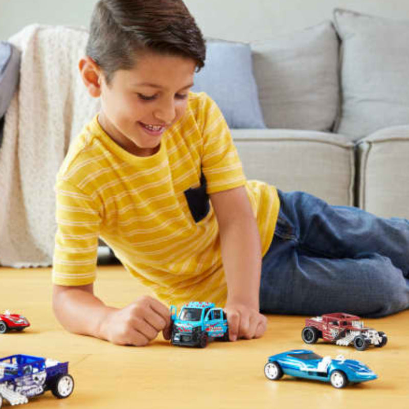 Hot Wheels Pull-Back 1:43 Scale Speeders Toy Car -Assortment