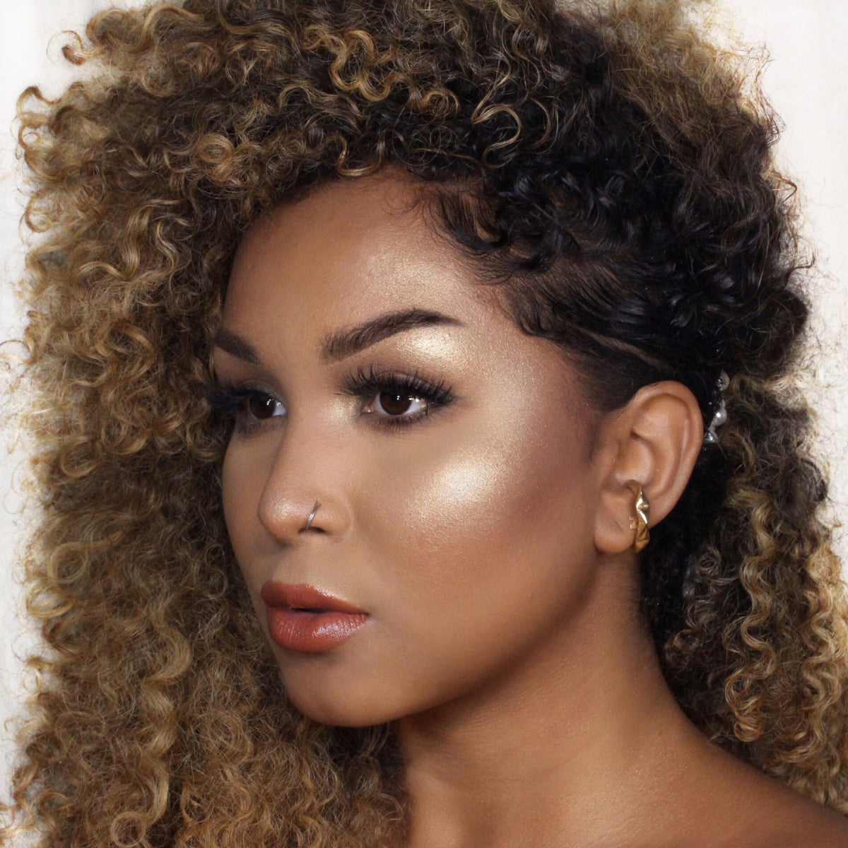 theBalm Let's HiBolt ghlighter