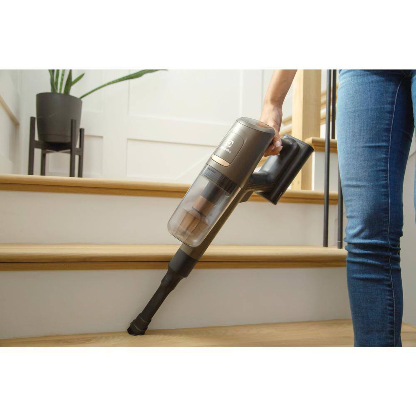 Electrolux EHVS85W3AM Ultimate800 Complete Home Cordless Stick Vacuum - Mahogany Bronze