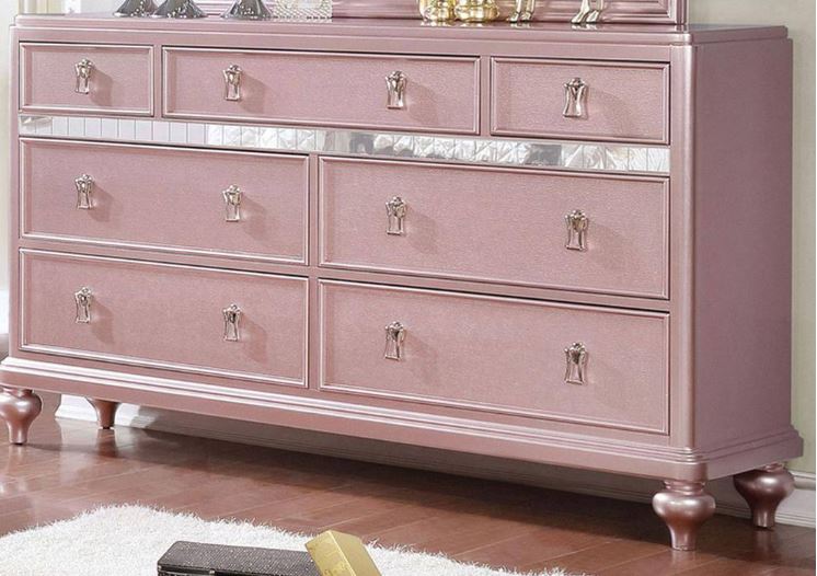 Cómoda Ariston con 7 cajones de Furniture of America