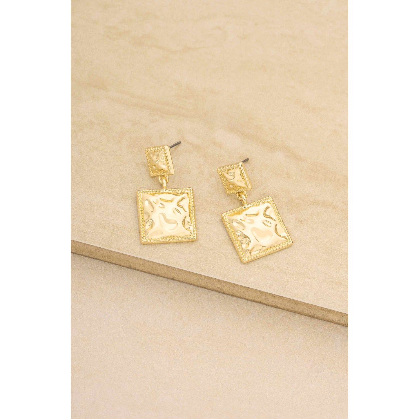 Pendientes colgantes con baño de oro de 18 k y cuadrados repetidos para mujer de Ettika