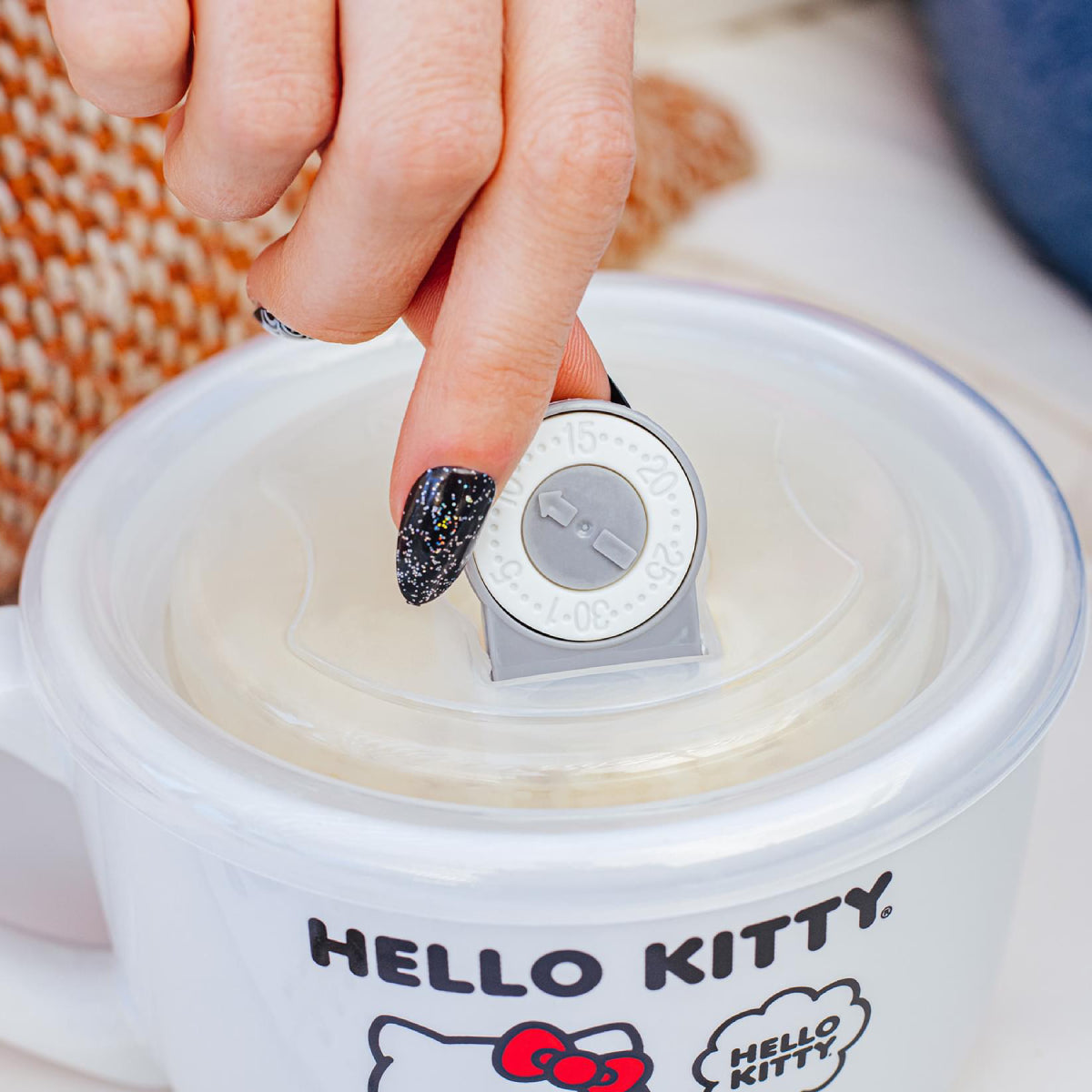 Sanrio Hello Kitty 24 oz Ceramic Soup Mug with Vented Lid - White