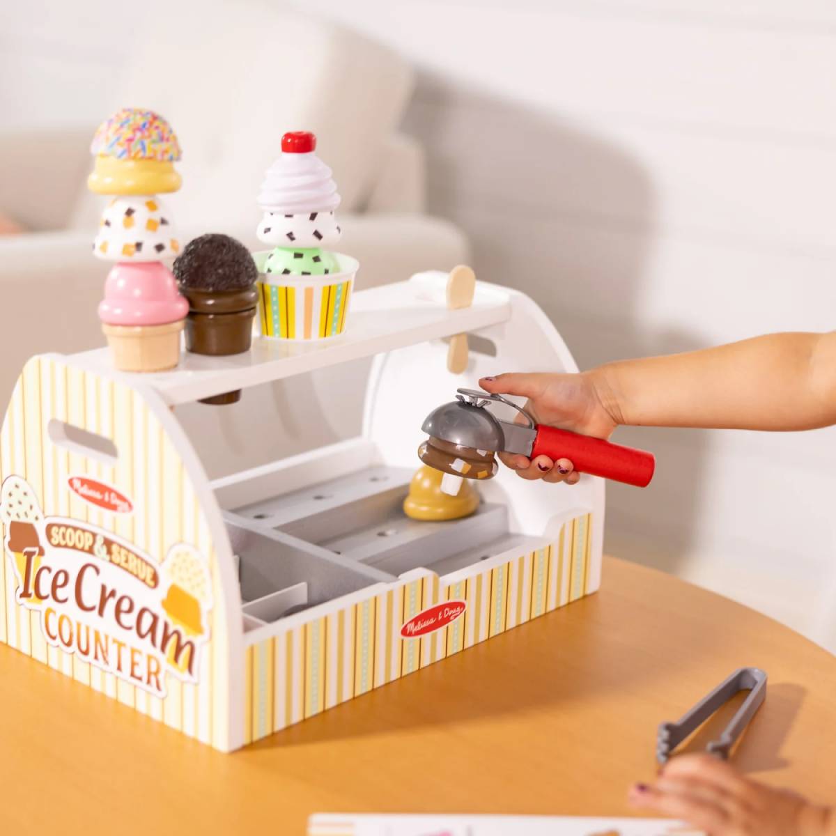 Melissa & Doug Scoop & Serve Ice Cream Counter (28- Pieces)