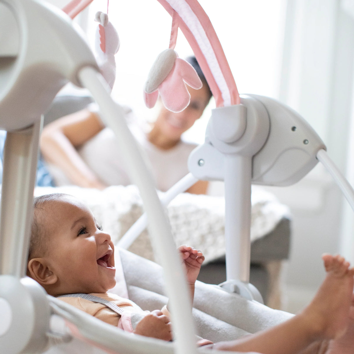 Ingenuity Comfort 2 Go Compact Swing with 5-Point Safety Harness - Gray