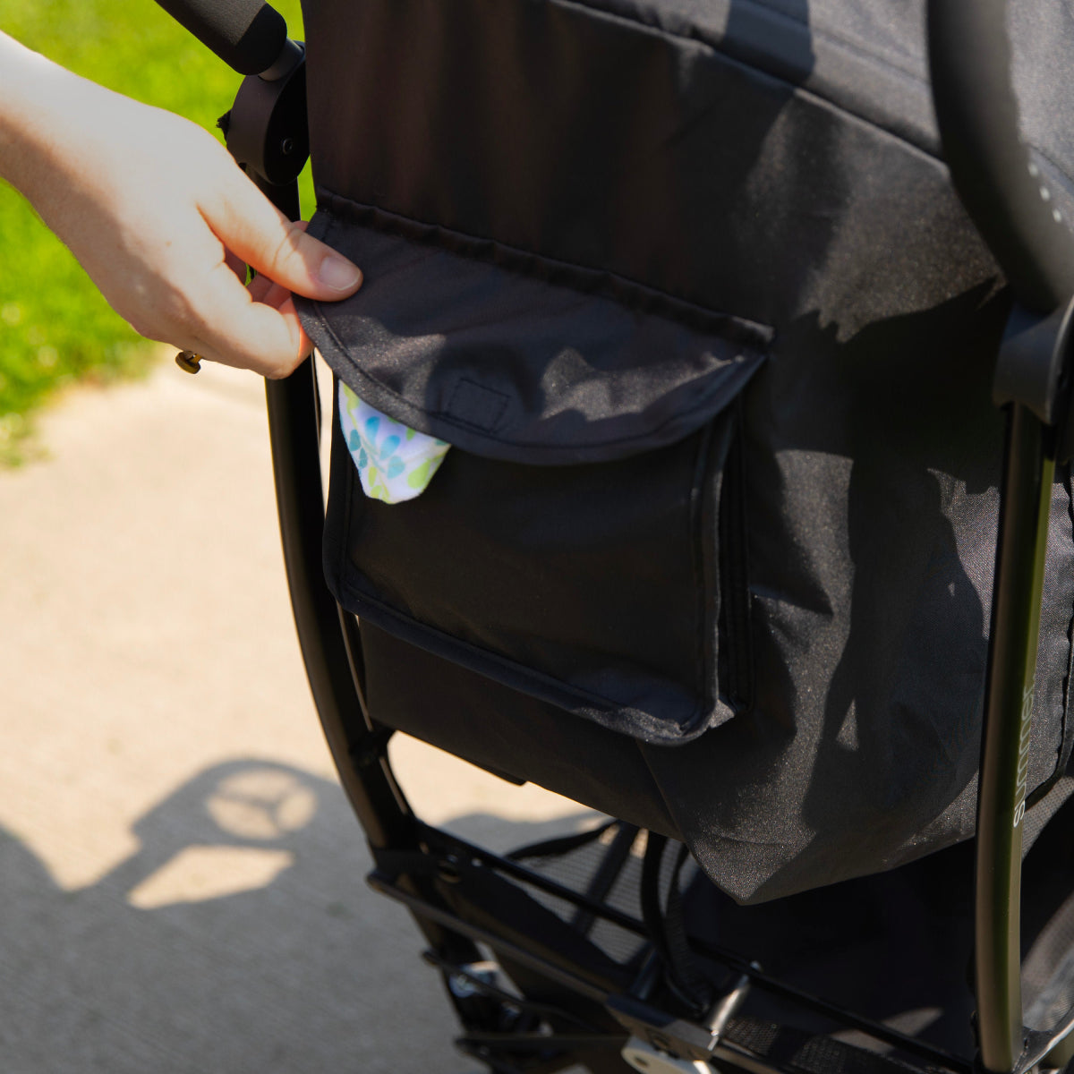 Ingenuity Summer 3Dlite Convenience Stroller with 5-Point Safety Harness and Adjustable Shoulder Straps - Black