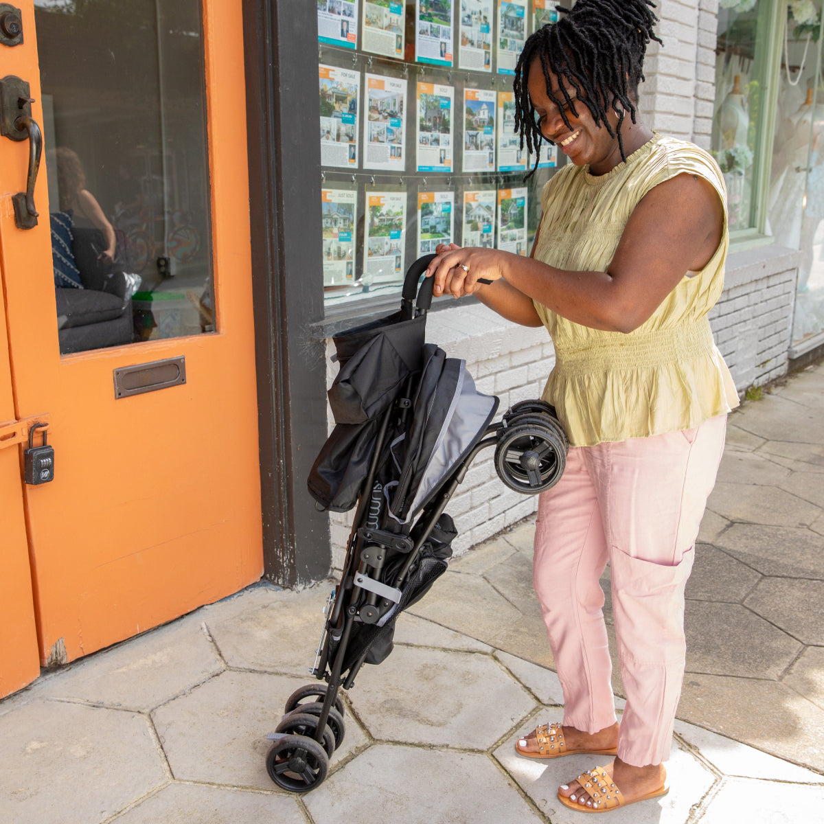 Ingenuity Summer 3Dmini Convenience Stroller with 5-Point Safety Harness and Adjustable Shoulder Straps - Gray