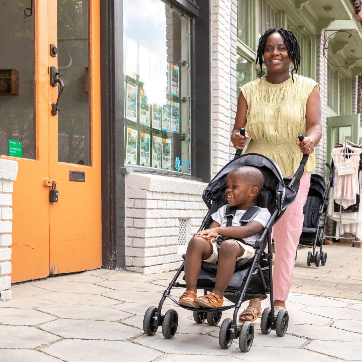 Ingenuity Summer 3Dmini Convenience Stroller with 5-Point Safety Harness and Adjustable Shoulder Straps - Gray