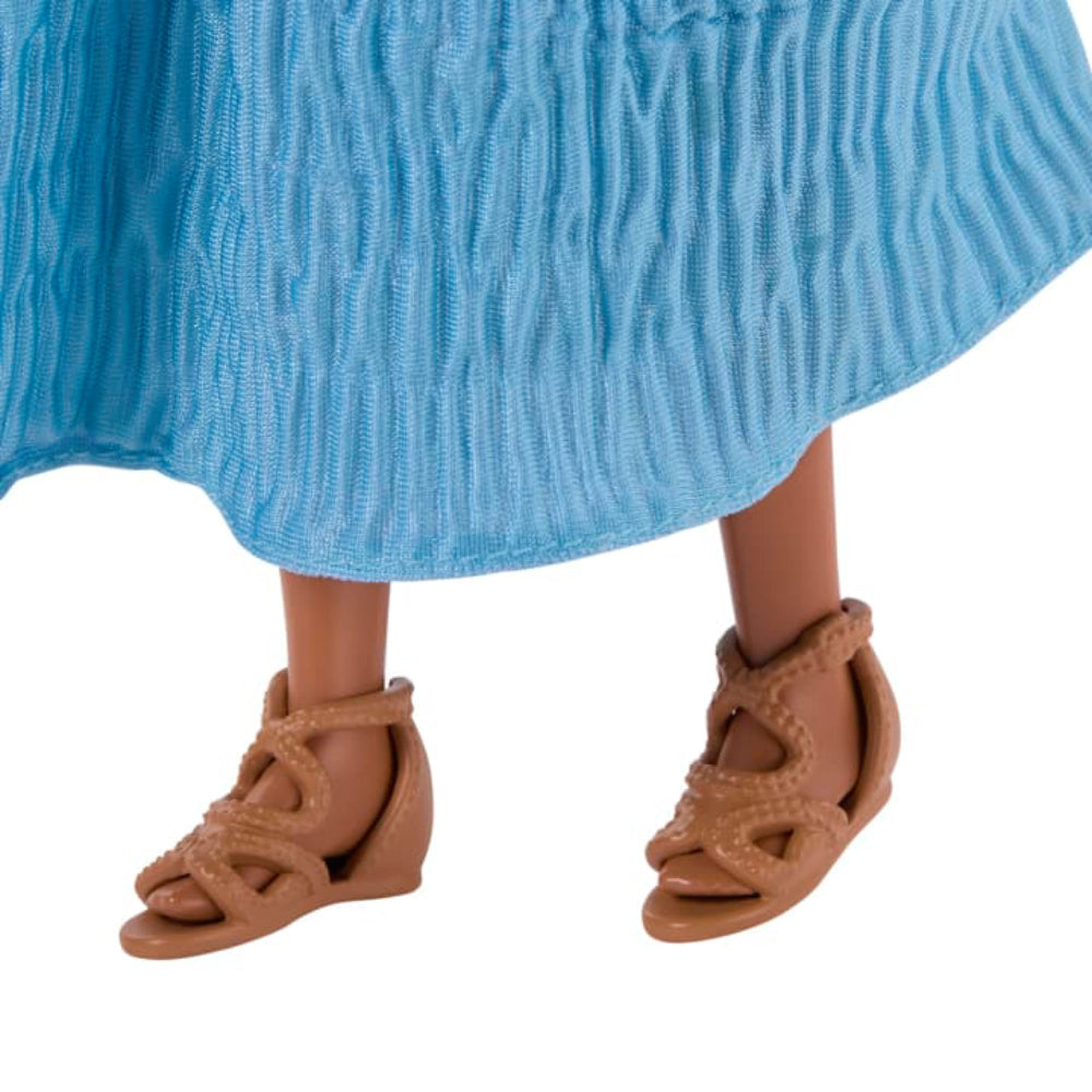 Muñeca Ariel de La Sirenita de Mattel Disney en tierra con su característico vestido azul
