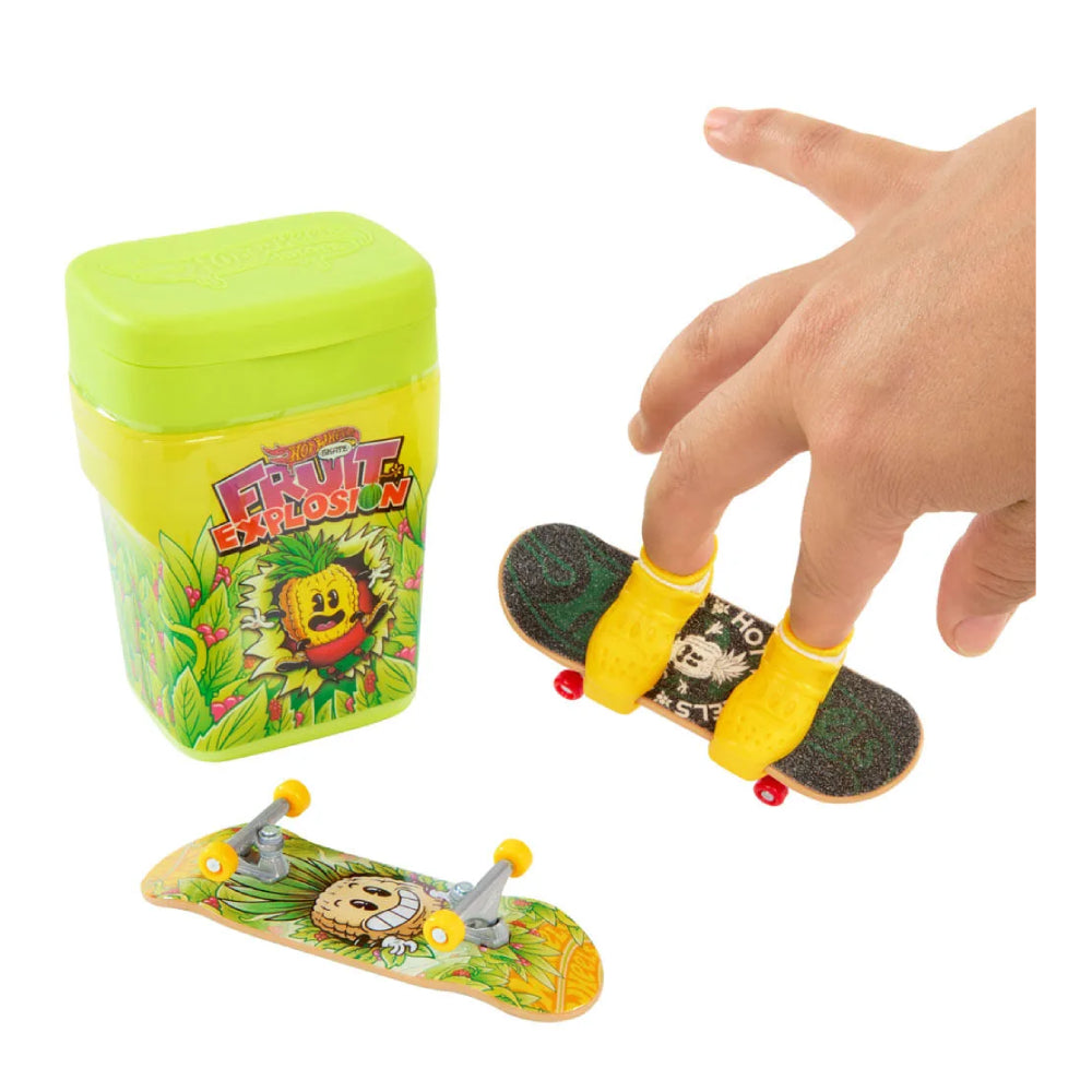 Hot Wheels Skate Gum Container with 2 Pack - Assorted Colors