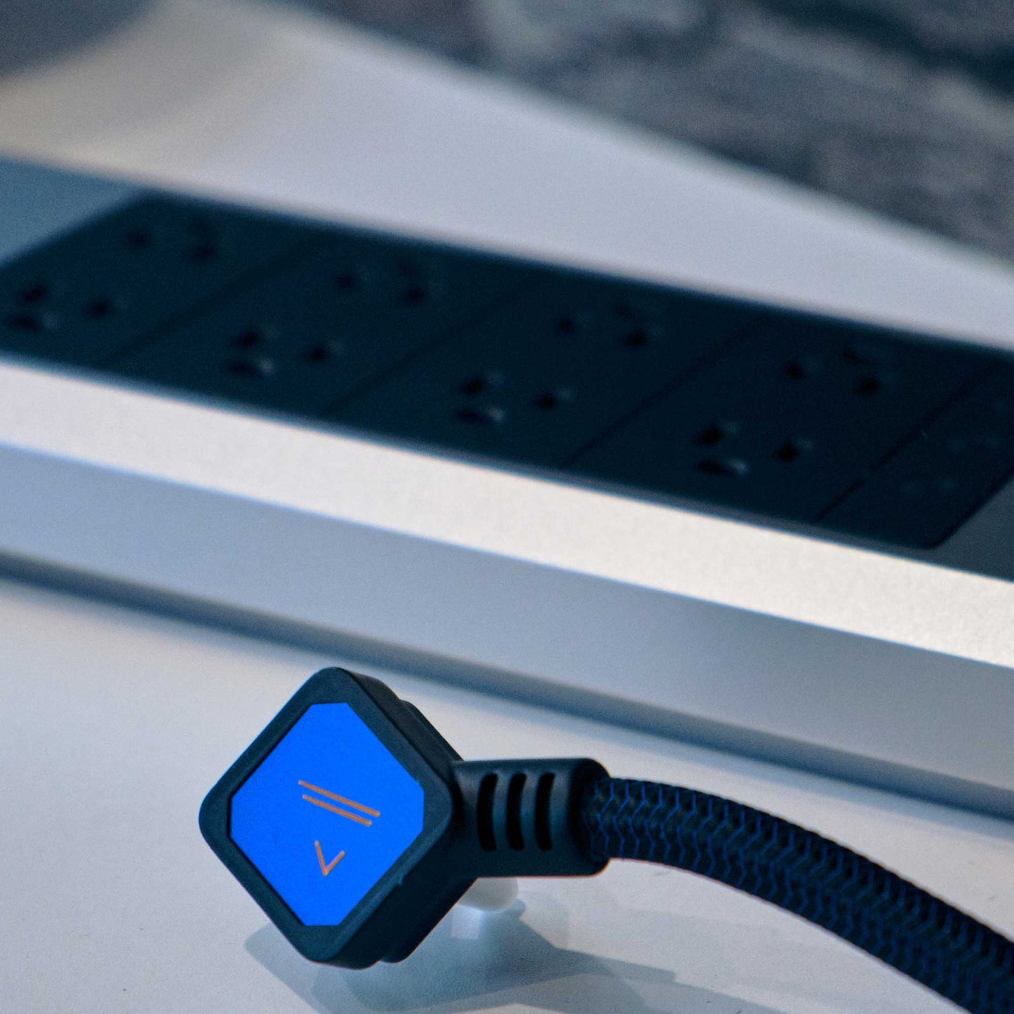 Austere 5SPS8US1 V Series 8 Outlet with Omniport USB - Silver/Black