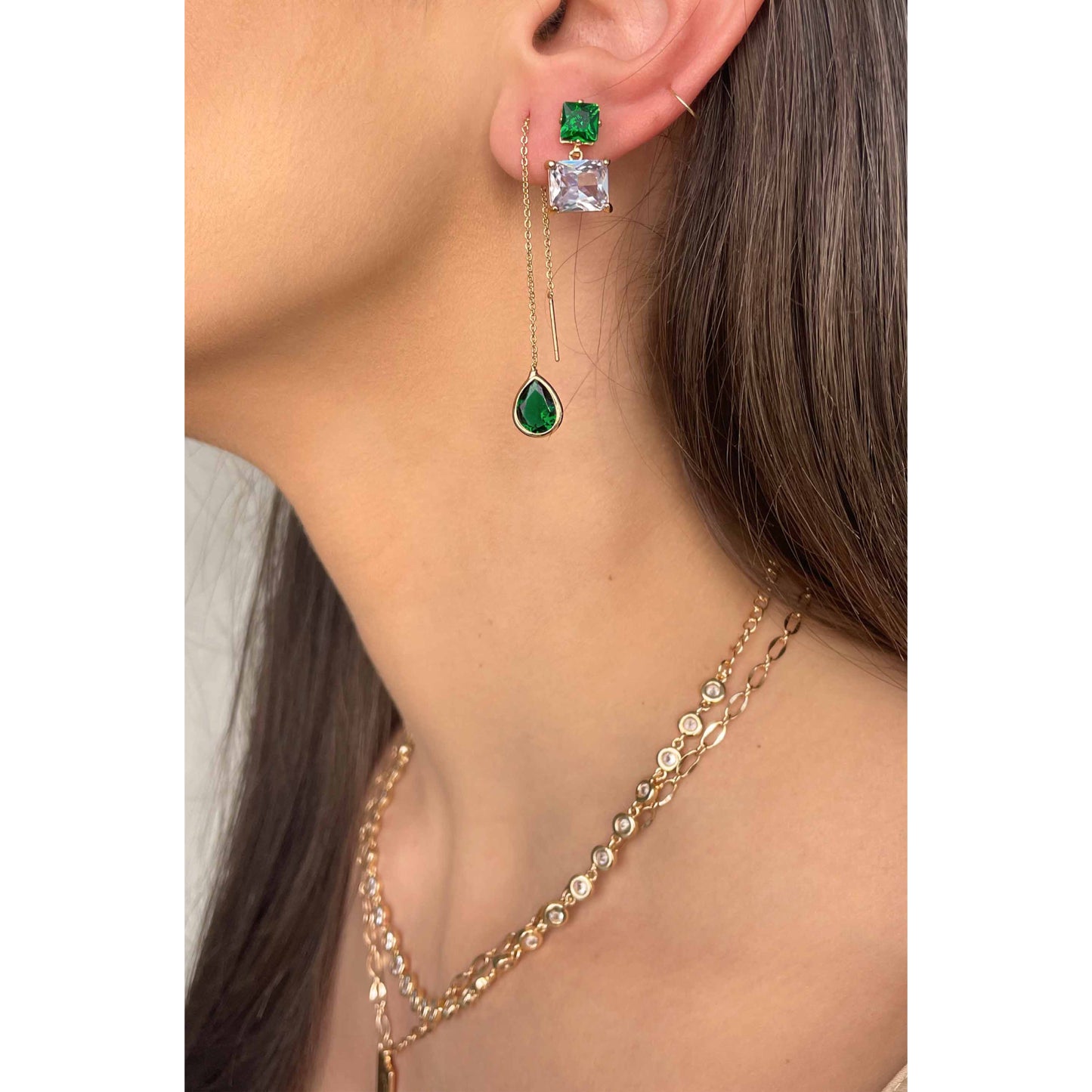 Pendientes colgantes de mujer Ettika con tres cadenas y cristales esmeralda bañados en oro de 18 k