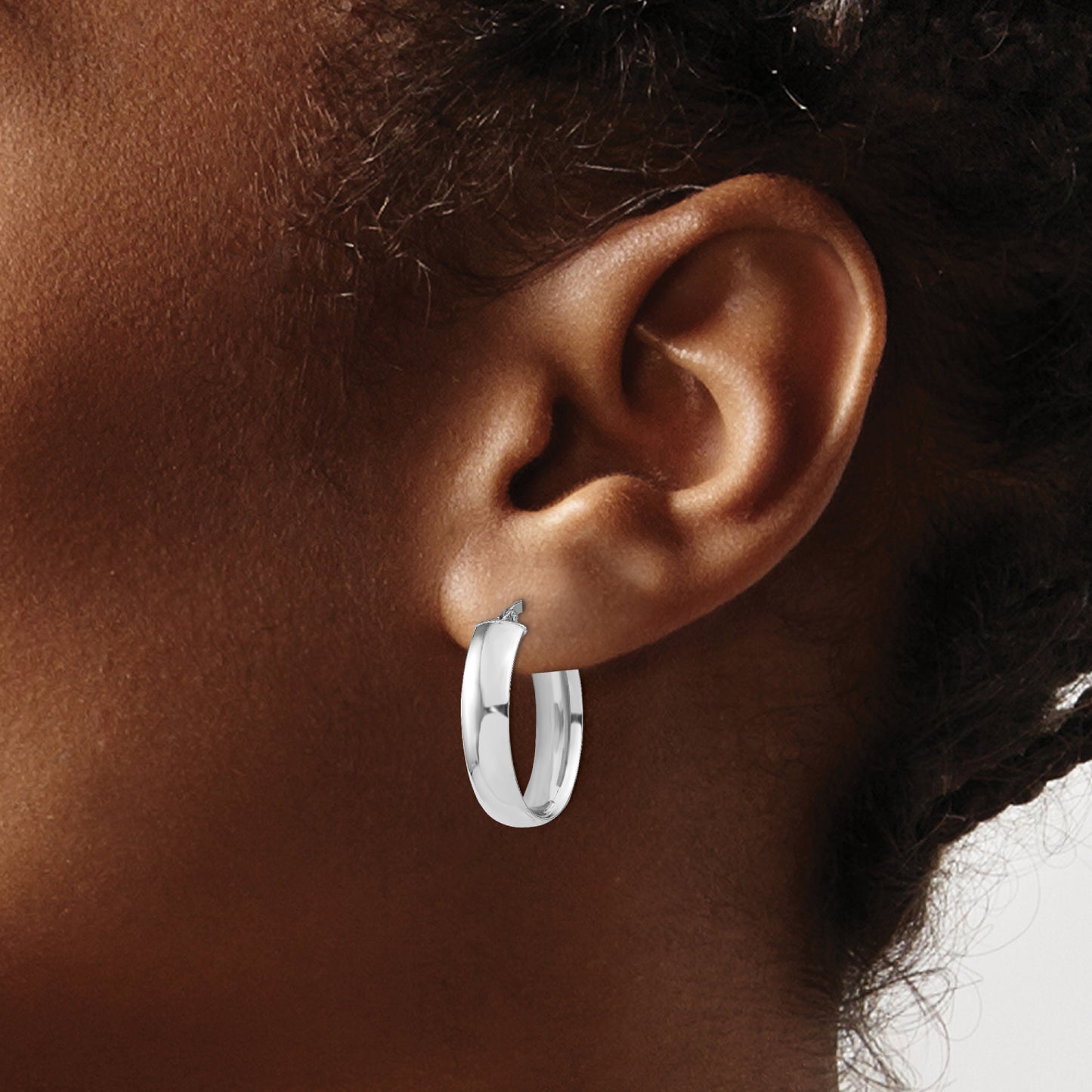 Aros ovalados para mujer de Leslie en oro blanco de 14 quilates