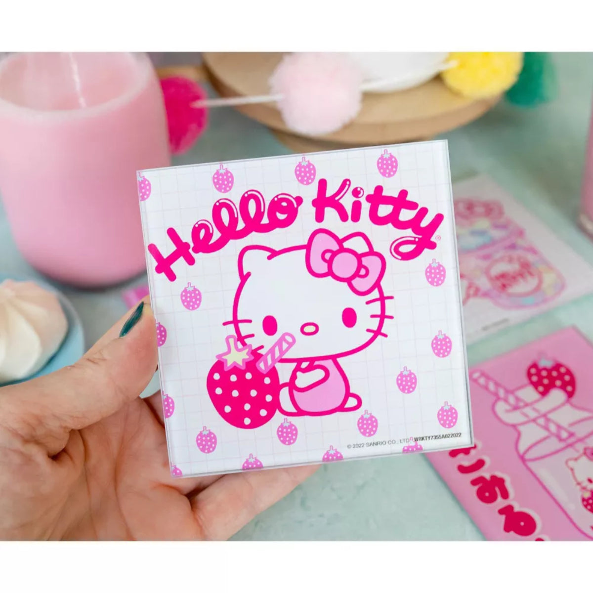 Posavasos de vidrio con leche de fresa de Hello Kitty de Sanrio (juego de 4) - Rosa