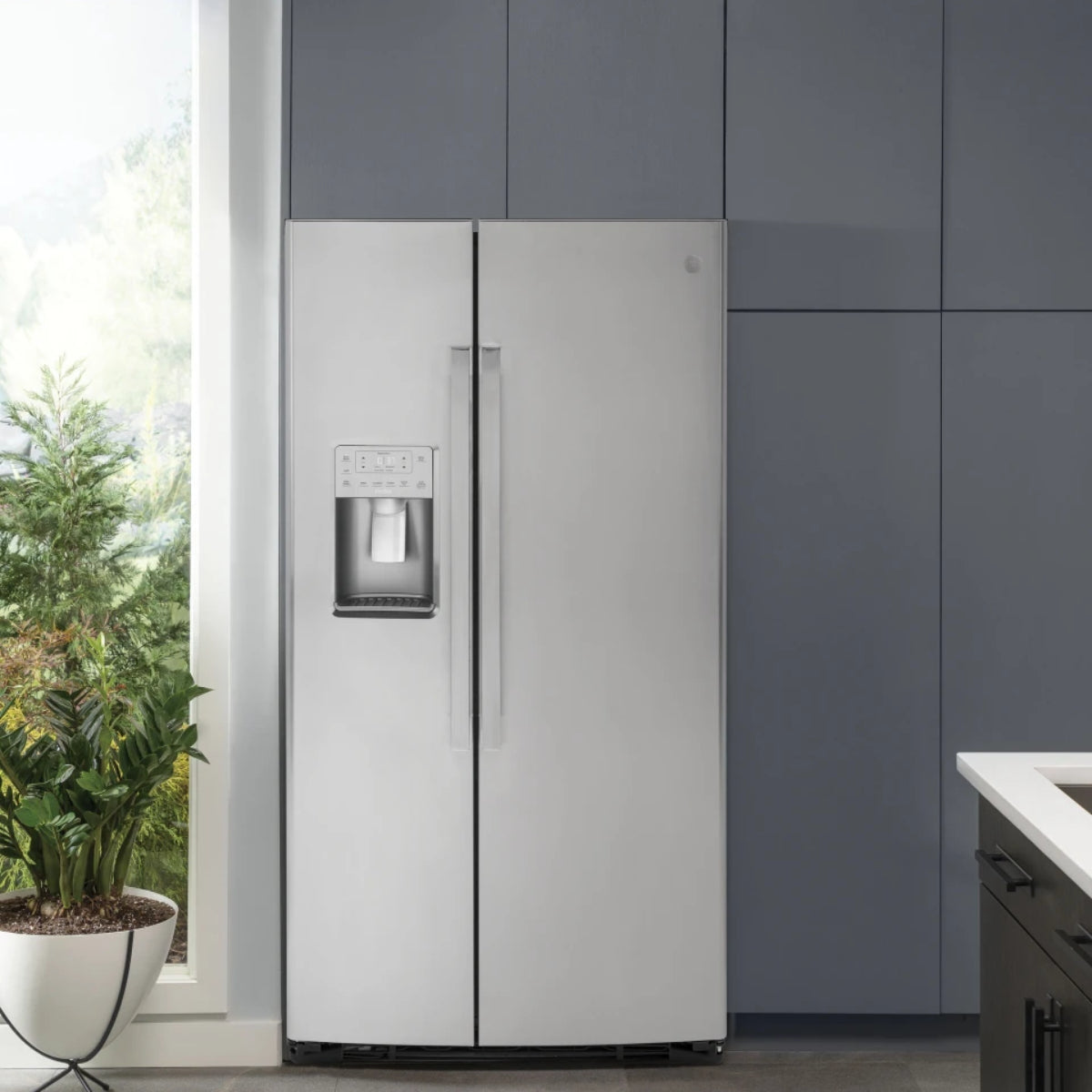 Refrigerador GE PSE25KYHFS de 25,3 pies cúbicos de lado a lado - Acero inoxidable resistente a las huellas dactilares