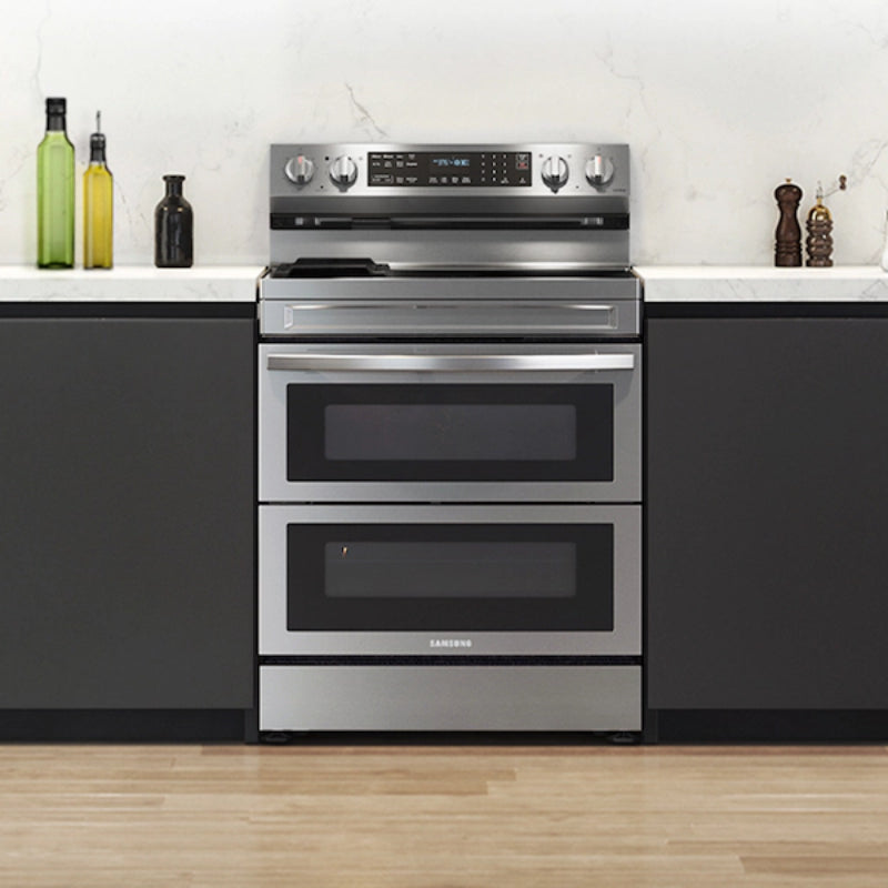 Samsung NE63A6751SS 6.3 cu. ft. Smart Freestanding Electric Range with Flex Duo - Silver