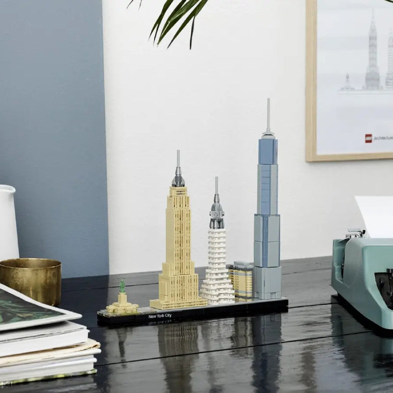 LEGO Architecture New York City Skyline Building Toy Set (598-Piece)