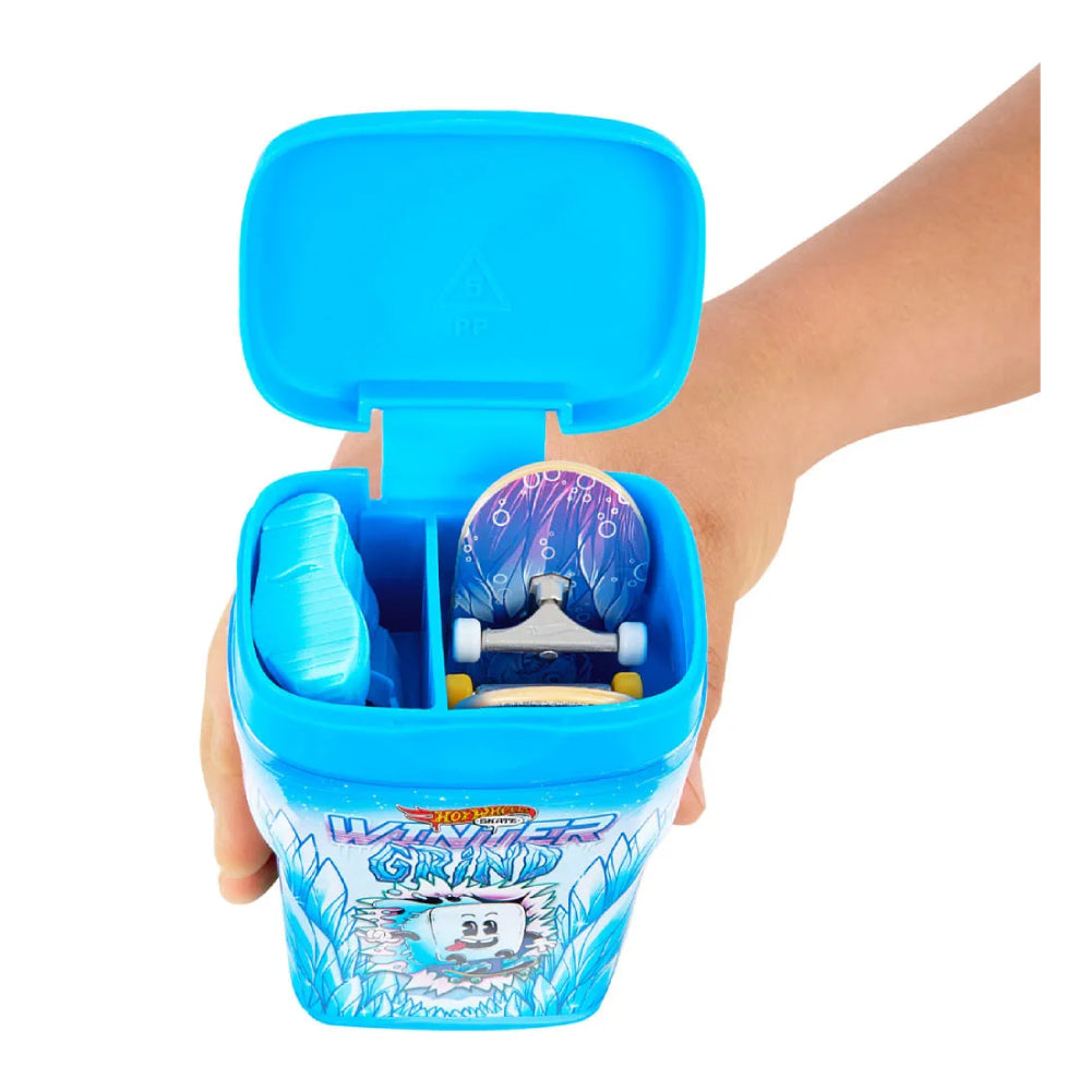 Hot Wheels Skate Gum Container with 2 Pack - Assorted Colors