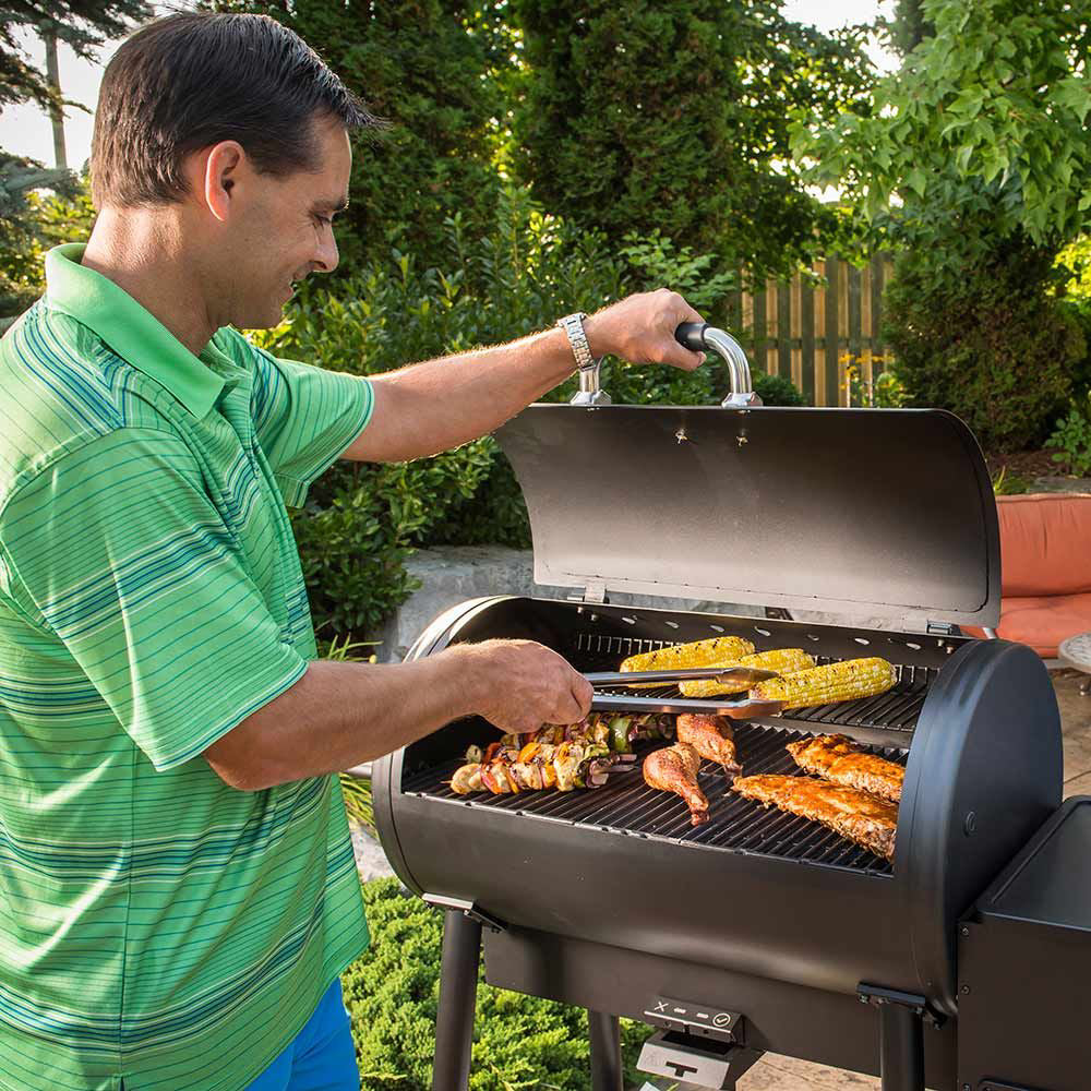 Broil King Crown Pellet 400 Smoker and Grill - Curacao