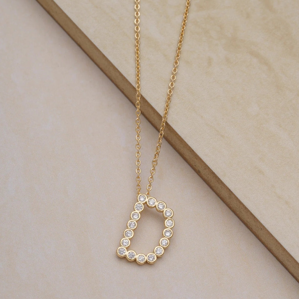 Collar con colgante de inicial "A" de cristal simple de 16,5" de Ettika en baño de oro de 18 k sobre latón y acero