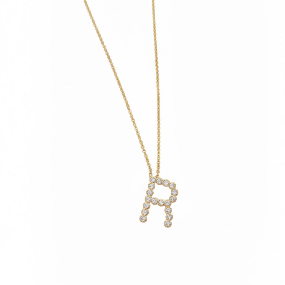 Collar con colgante de inicial "A" de cristal simple de 16,5" de Ettika en baño de oro de 18 k sobre latón y acero