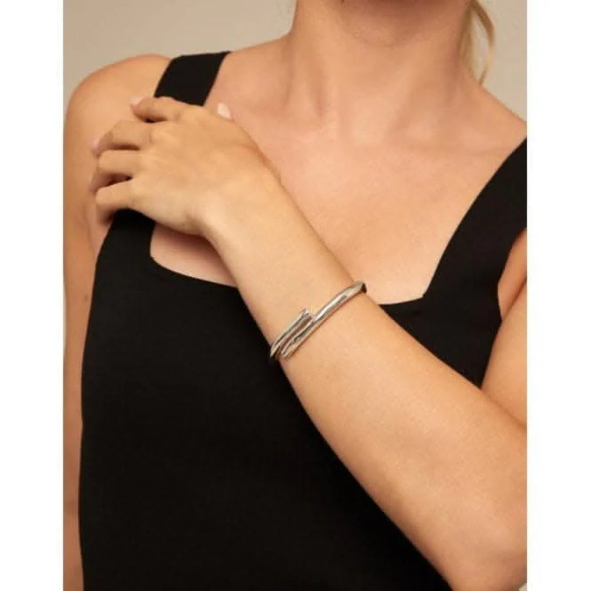 UNOde50 Meeting Point Unisex Tubular Shaped Bangle Bracelet in Metal