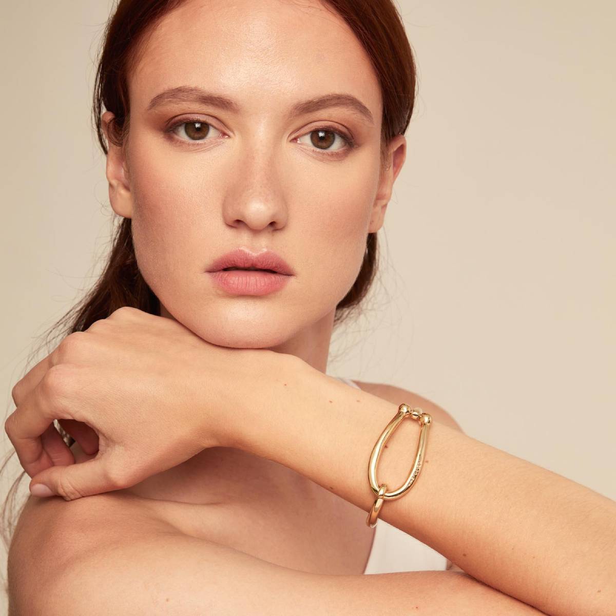 UNOde50 Youthful Unisex Medium Bangle Bracelet in Metal