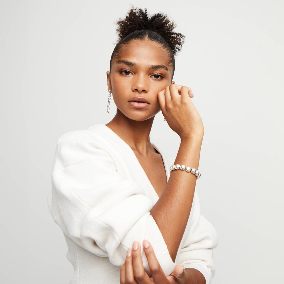 UNOde50 Ser Intrepida Unisex Small Round Beads Bracelet in Sterling Silver-Plating over Metal