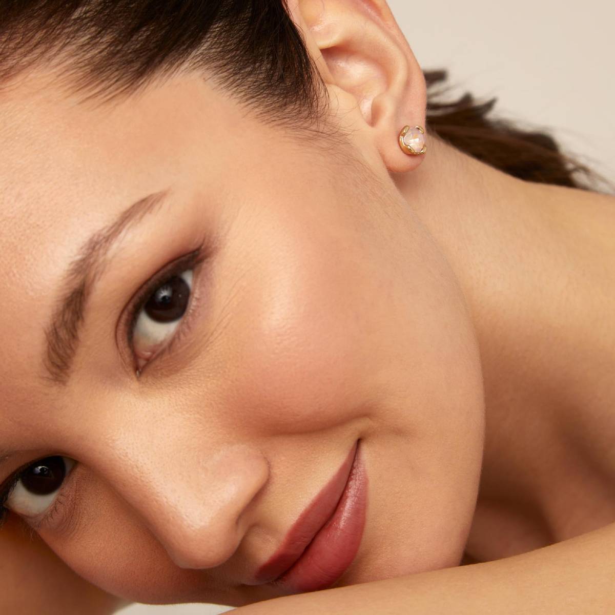 UNOde50 Charismatic Women's Pink Crystal Stud Earrings in 18K Gold-Plating over Metal Alloy