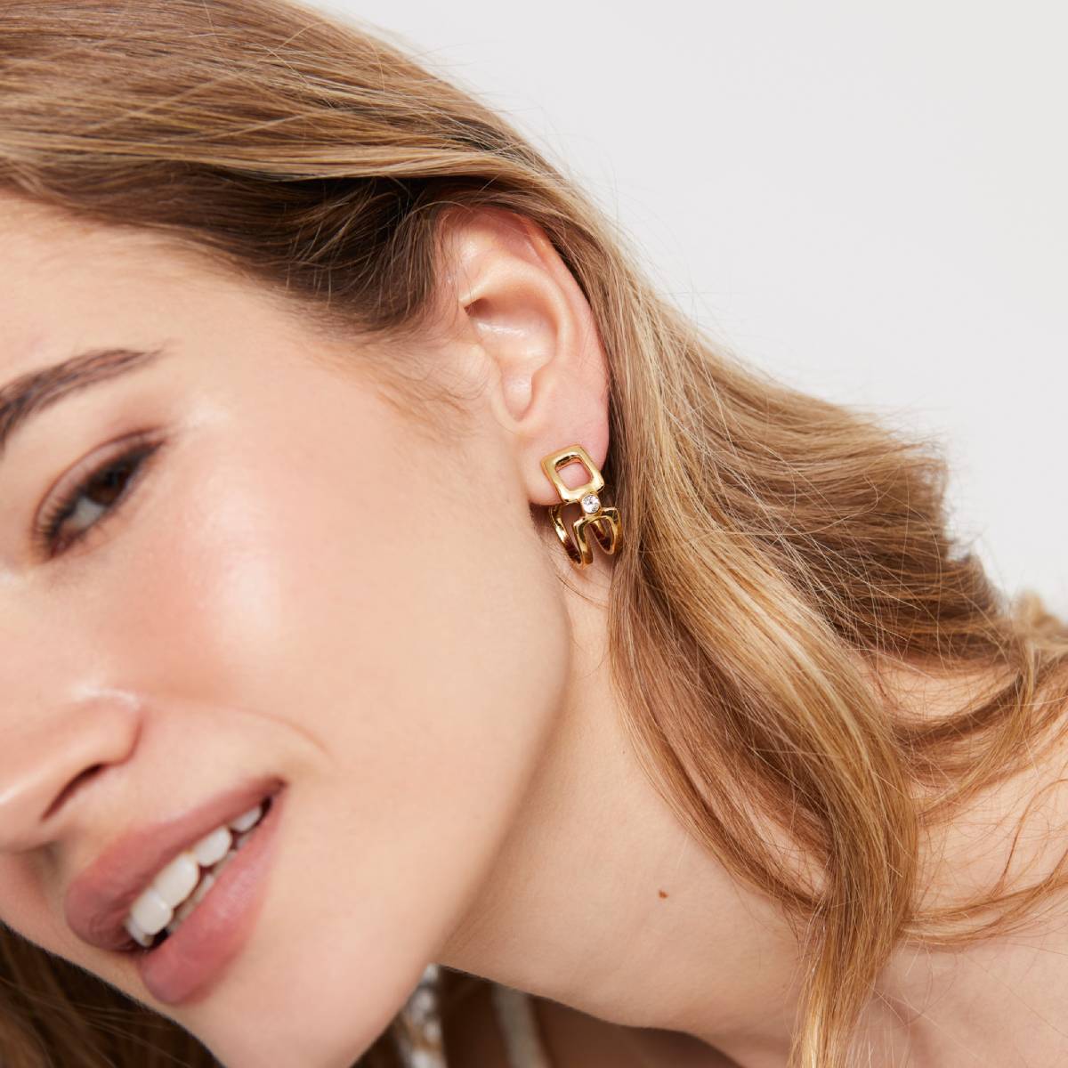 UNOde50 Ser Indomable Women's White Topaz Hoop Earrings in Metal