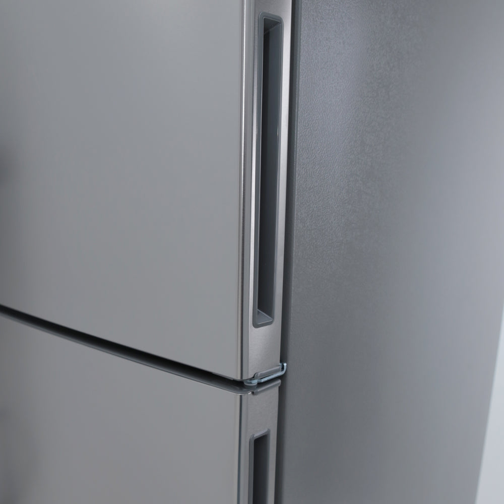 Avanti FF18D3S4 18 cu.ft. Freestanding Top Freezer Refrigerator - Silver