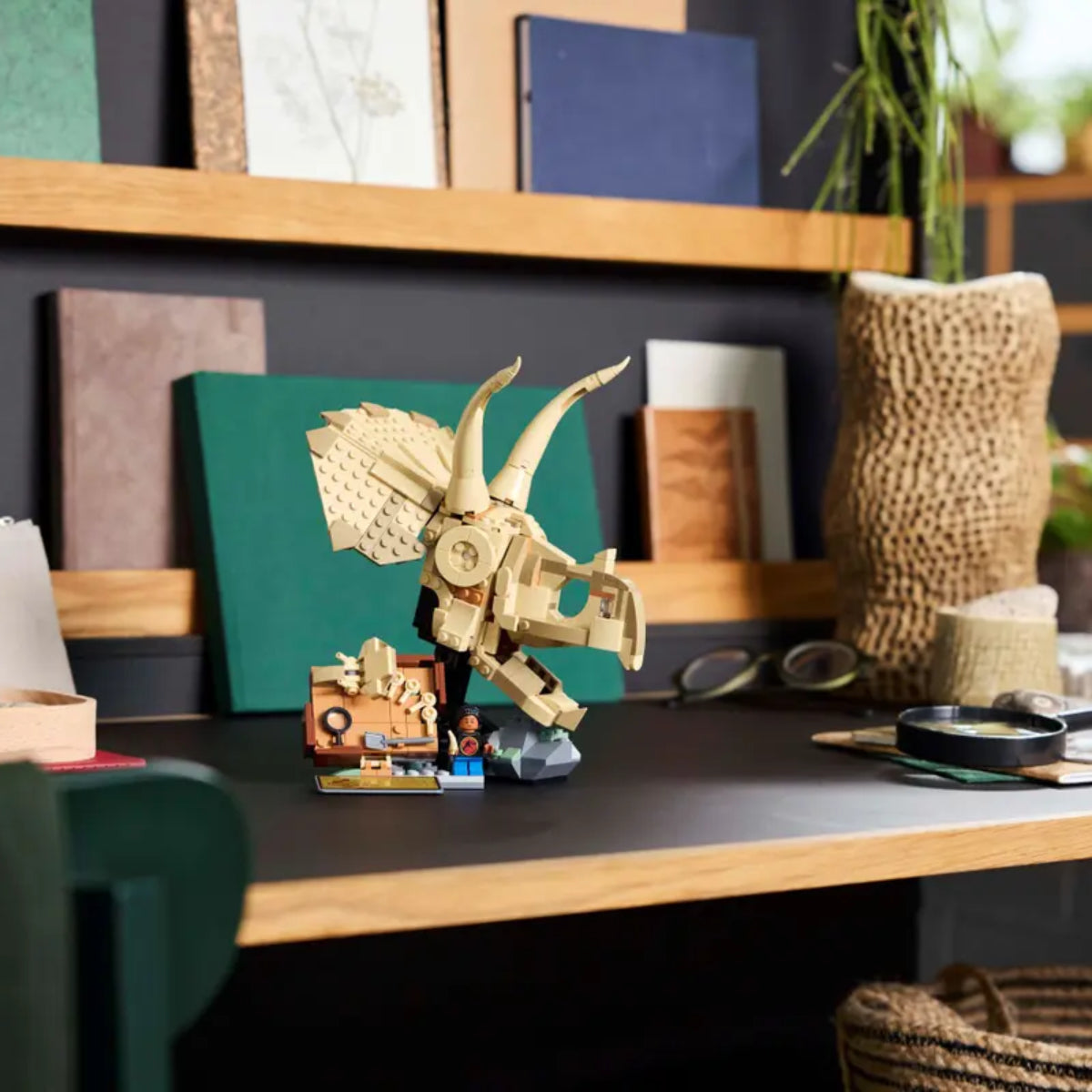 LEGO Jurassic World Dinosaur Fossils Triceratops Skull Building Toy Set (468-Pieces)