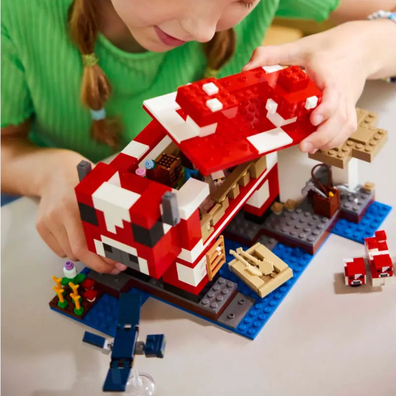 LEGO Minecraft The Mooshroom House Building Toy Set (500-Pieces)