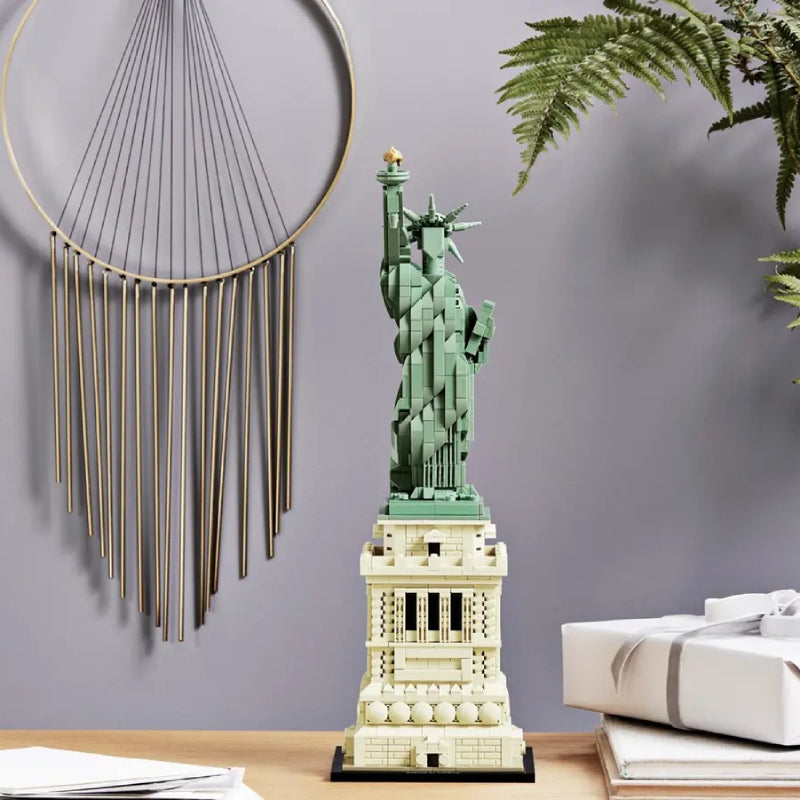 LEGO Statue of Liberty Building Toy Set (1685-Pieces)