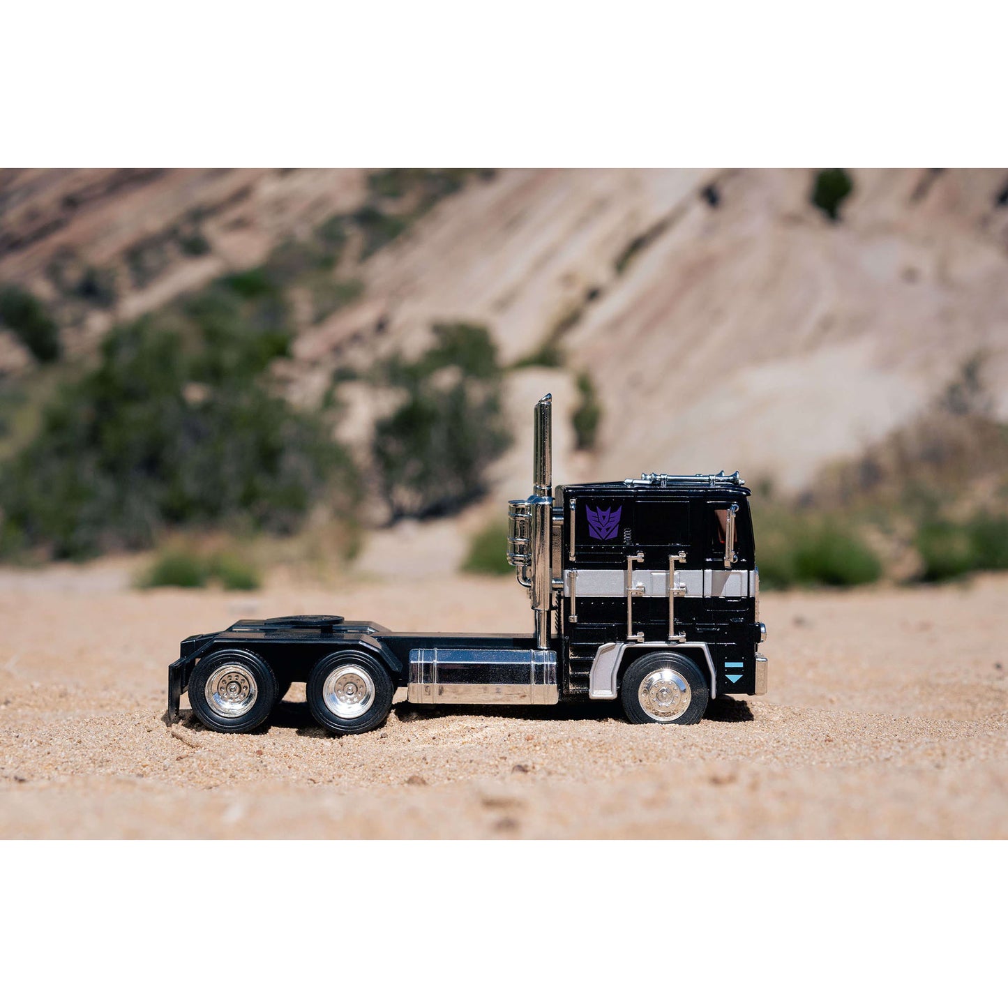 Jada Toys Transformers G1 1:24 Nemesis Prime Die-Cast Truck