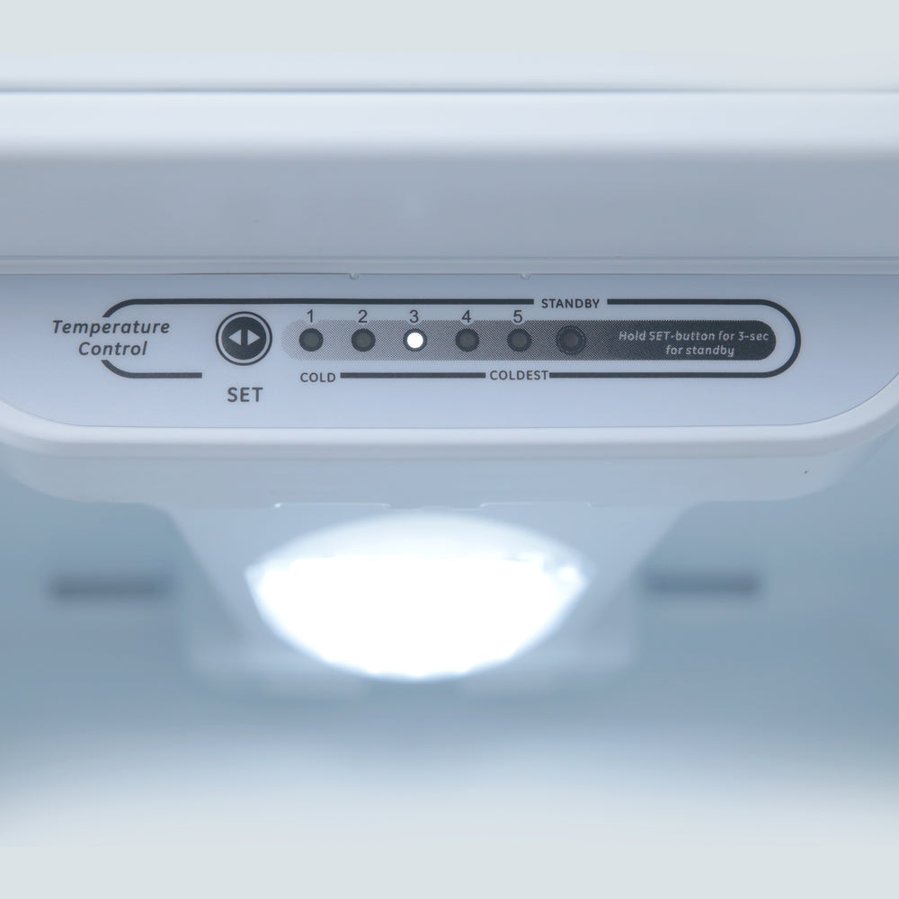 Avanti FF18D3S4 18 cu.ft. Freestanding Top Freezer Refrigerator - Silver