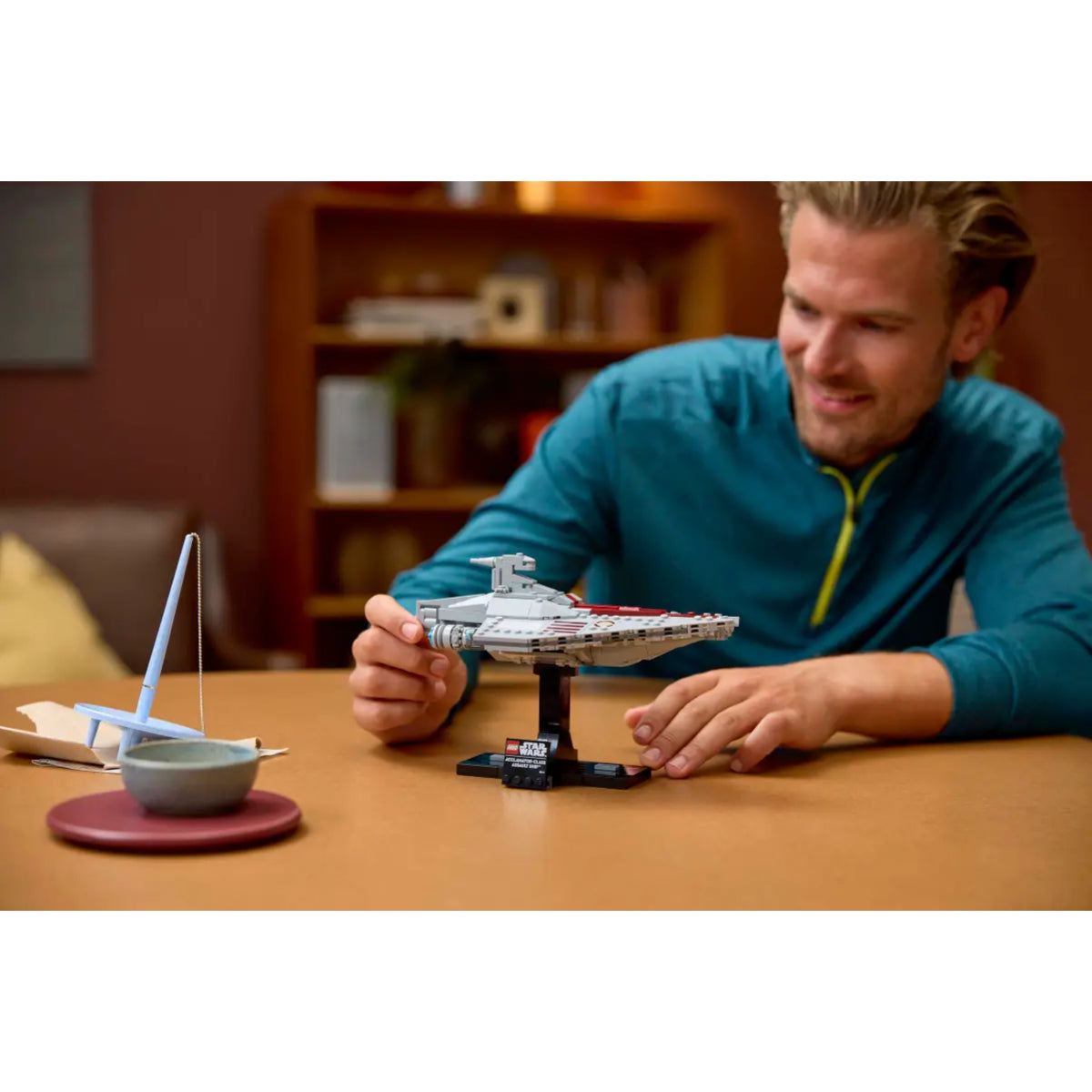 LEGO Star Wars Acclamator-Class Assault Ship Buildable Spaceship Toy Set (450-Pieces)